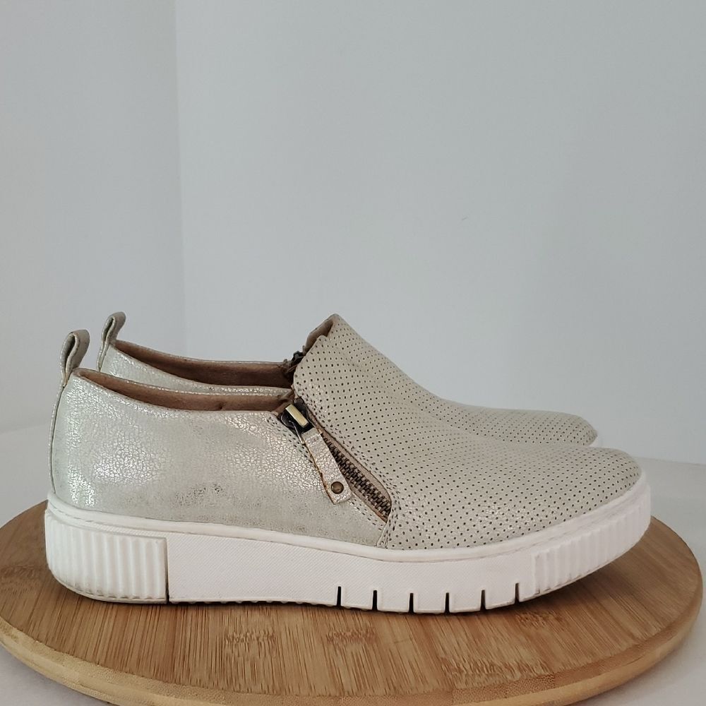 Naturalizer Turner Metallic Gold Slip-On Shoes Sneakers Size 8